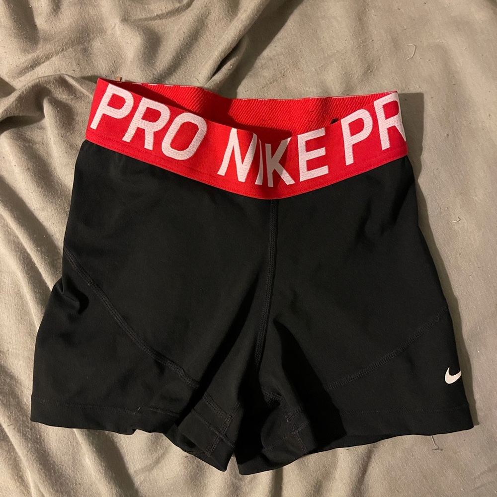 BLACK NIKE PROS